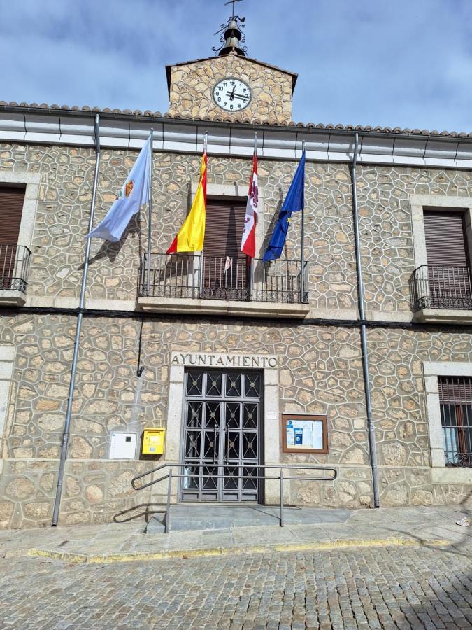 Hostal El Patio Restaurante San Bartolomé de Pinares Exterior photo